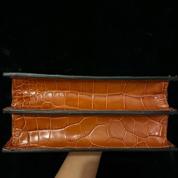 Can be a hand bag or crossbody - Picture 4 of 6